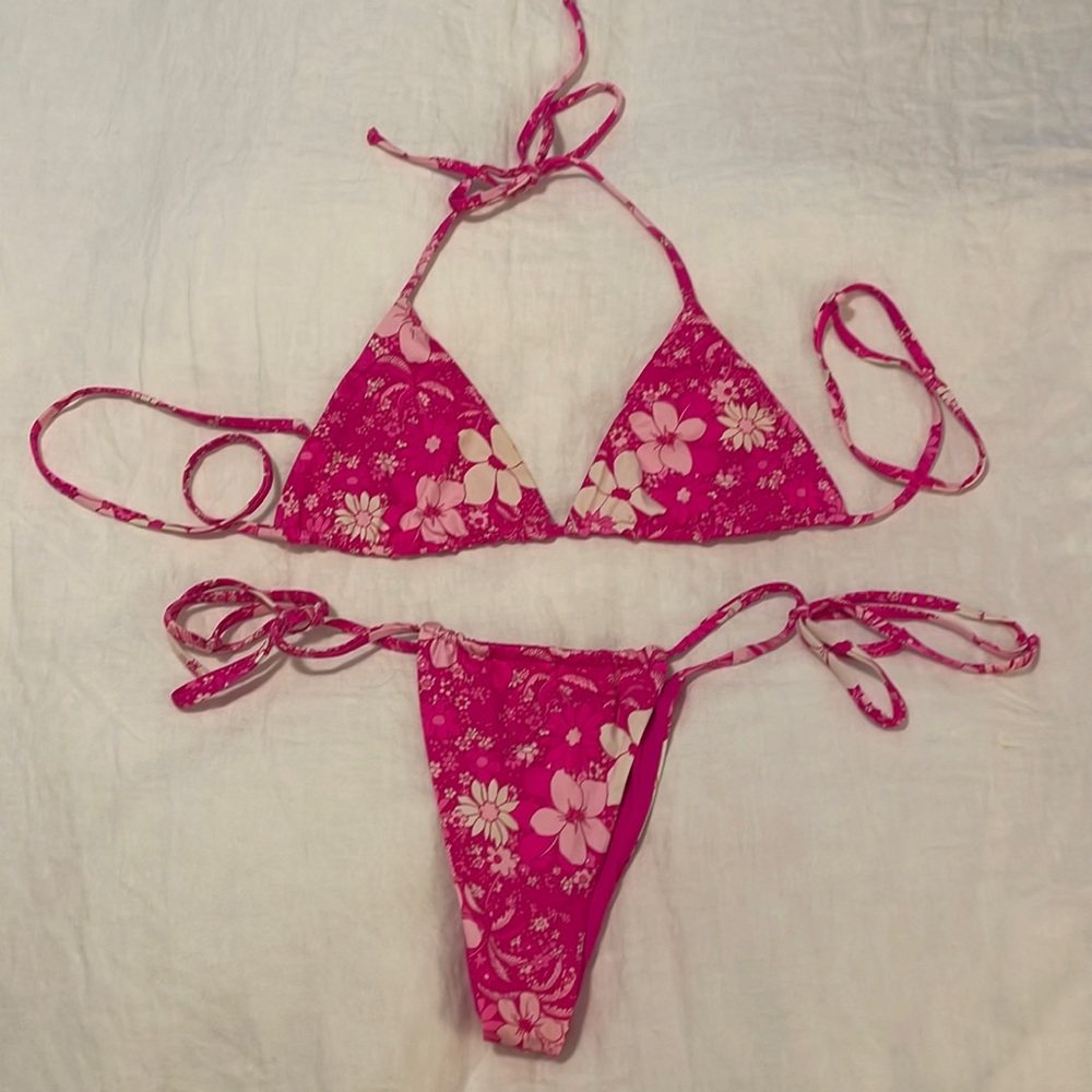 Frankie’s Bikini’s Tavi Top and Bottom - Mowie Wowie - Size Medium